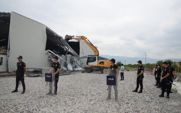 Bursa Osmangazi’de kaçaklar yıkılıyor tarım kazanıyor