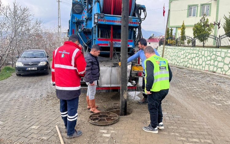 İzmit Belediyesi ve İBB selin yaralarını sarıyor İzmit Belediyesi ve İBB selin yaralarını sarıyor