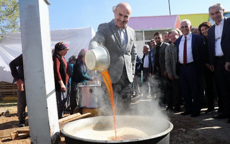 Mardin Valisi Bağ Bozumu Kültür ve Sanat Festivali’nde Mardin Valisi Bağ Bozumu Kültür ve Sanat Festivali’nde