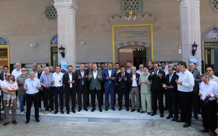 Kocaeli’de Ümmet Camii dualarla açıldı Kocaeli’de Ümmet Camii dualarla açıldı