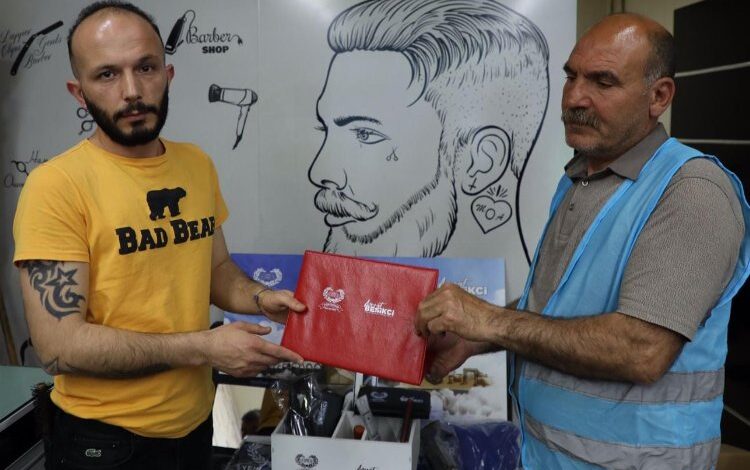 Diyarbakır’da kuaför ve berberlere malzeme desteği Diyarbakır’da kuaför ve berberlere malzeme desteği