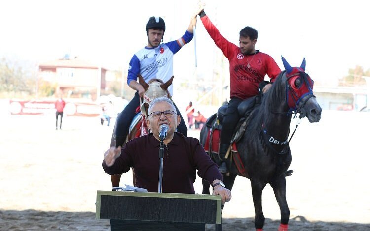 Kayseri’yi atlı cirit fethetti