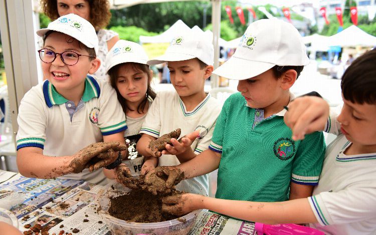 Kadıköy Çevre Festivali “İklim Krizi ile Mücadele” için toplanıyor Kadıköy Çevre Festivali “İklim Krizi ile Mücadele” için toplanıyor