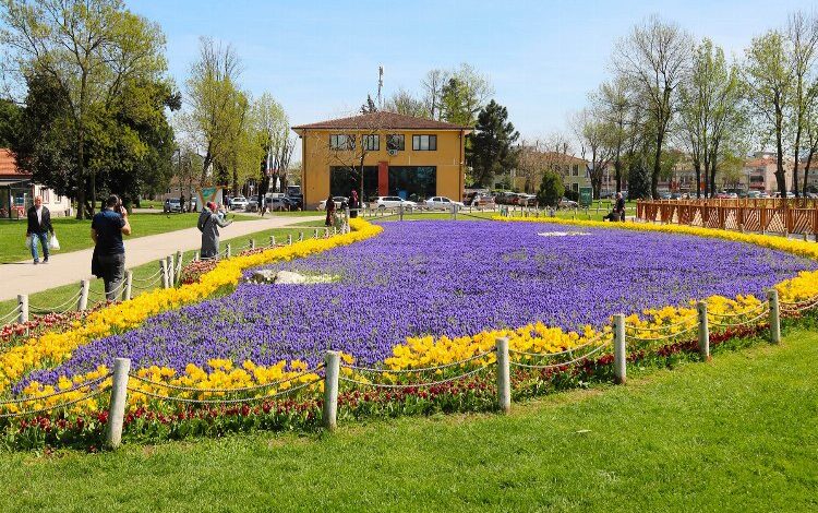 Sakarya rengarenk yüzüyle bayrama hazır Sakarya rengarenk yüzüyle bayrama hazır