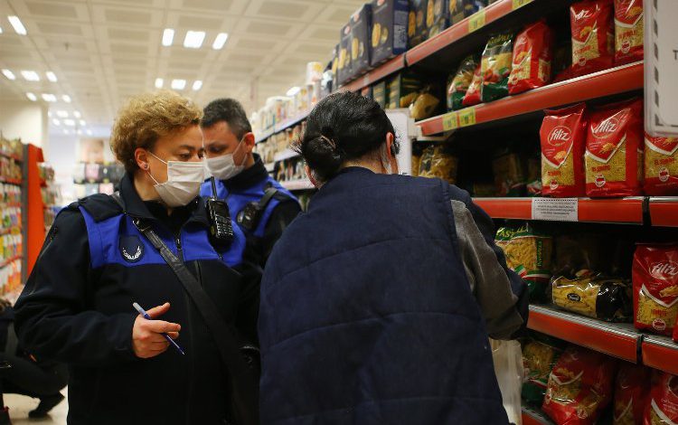 Sakarya Büyükşehir KDV denetiminde: Etiketler tek tek kontrol ediliyor