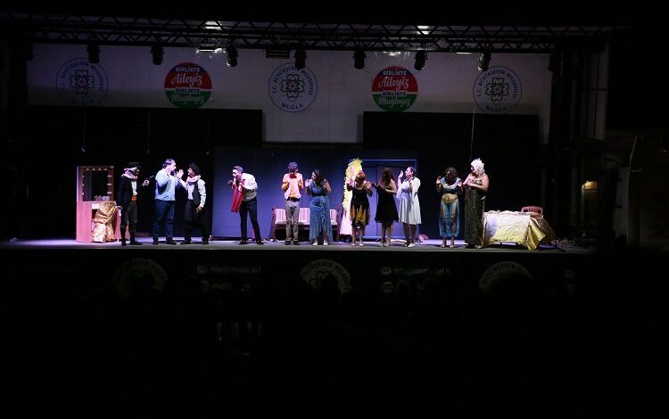 Hisseli Harikalar Kumpanyası Muğla’yı fethetti Hisseli Harikalar Kumpanyası Muğla’yı fethetti