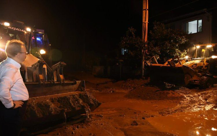 Bilecik’te sel sonrası Vali Kızılkaya sahada Bilecik’te sel sonrası Vali Kızılkaya sahada