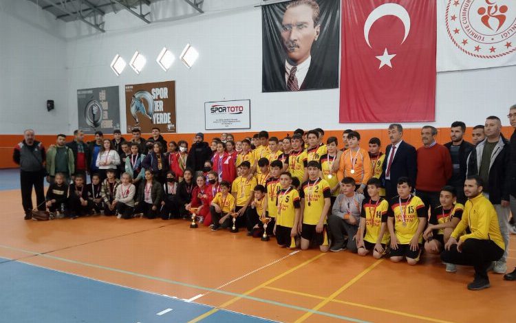 Niğde’de okullar arası hentbol şampiyonası yapıldı