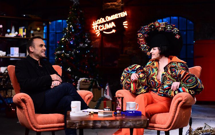 Gülümseten Cuma’dan erken yılbaşı gösterisi Gülümseten Cuma’dan erken yılbaşı gösterisi