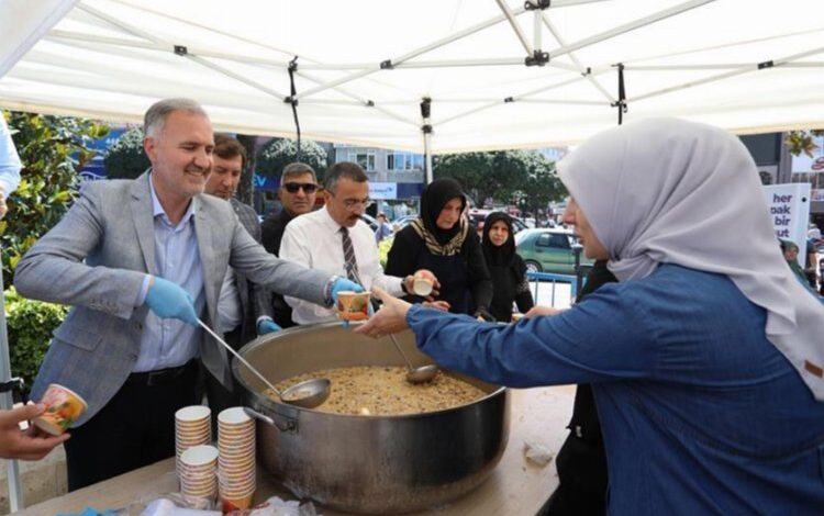 Bursa İnegöl’de kazanlar ‘bereket’ için kaynadı Bursa İnegöl’de kazanlar ‘bereket’ için kaynadı