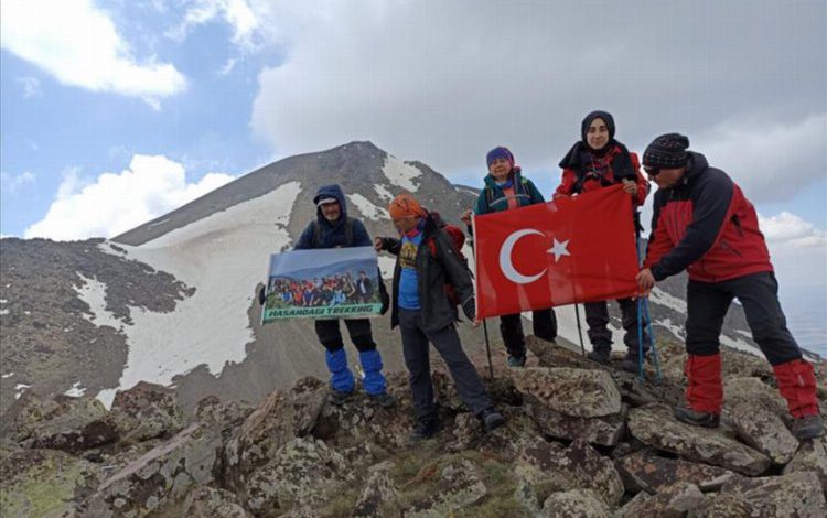 Bursa İnegöl Belediyesporlu dağcılar Hasan Dağına tırmandı