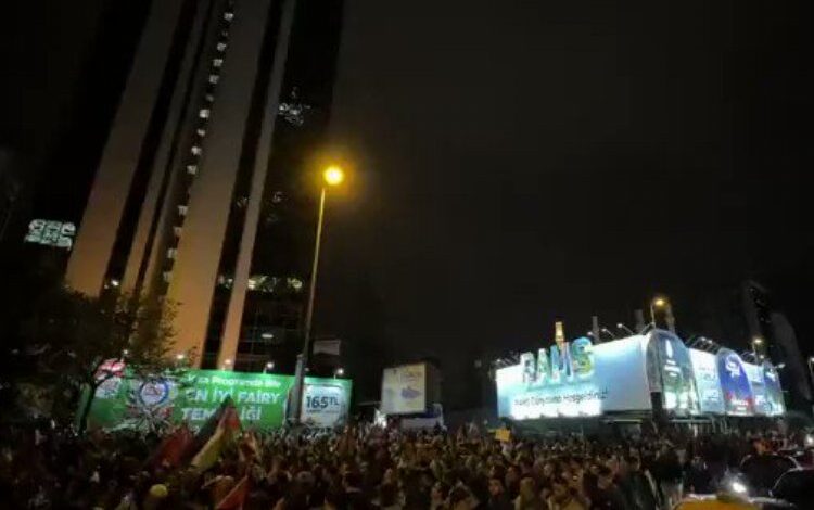 İstanbullulardan vahşi saldırıya protesto! İstanbullulardan vahşi saldırıya protesto!