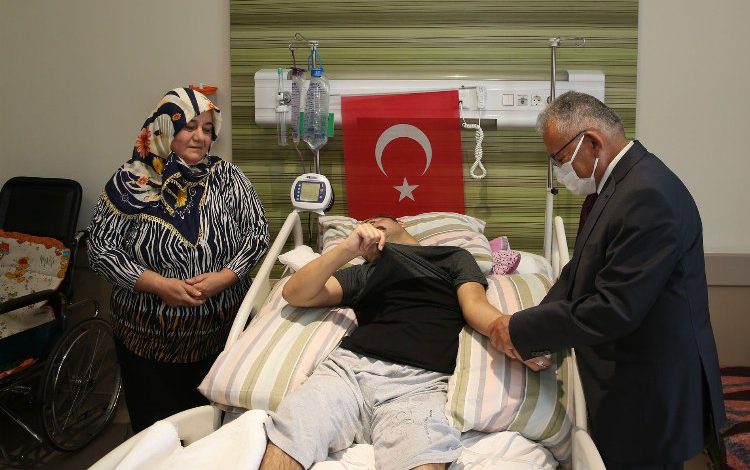 Memduh Büyükkılıç’tan gazi askere ziyaret Memduh Büyükkılıç’tan gazi askere ziyaret