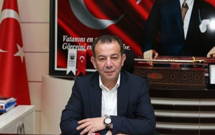 Özcan’dan ihraca ilk yorum… Bu karar badem bıyıklıları ziyadesiyle mutlu etmiştir Özcan’dan ihraca ilk yorum… Bu karar badem bıyıklıları ziyadesiyle mutlu etmiştir