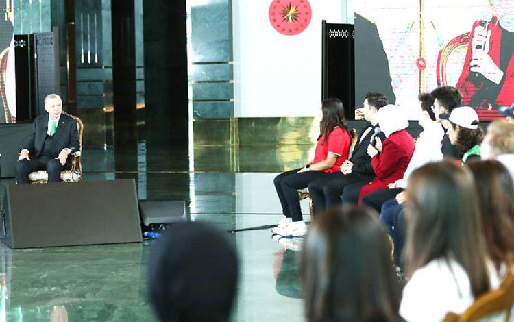 Cumhurbaşkanı Erdoğan ‘tütünsüz’ gençlikle buluştu Cumhurbaşkanı Erdoğan ‘tütünsüz’ gençlikle buluştu