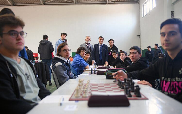 Satranç turnuvasında ilk hamle Dündar’dan Satranç turnuvasında ilk hamle Dündar’dan