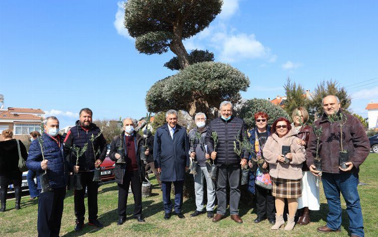 İzmir Güzelbahçe’de ‘Zeytinime Dokunma’ eylemi İzmir Güzelbahçe’de ‘Zeytinime Dokunma’ eylemi