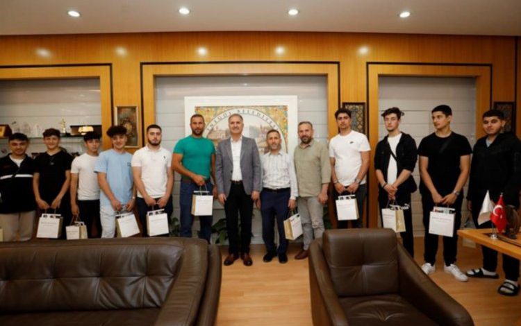 İngiltere’de yaşayan Türk öğrencilerden Bursa İnegöl’e ‘kültür’ turu İngiltere’de yaşayan Türk öğrencilerden Bursa İnegöl’e ‘kültür’ turu