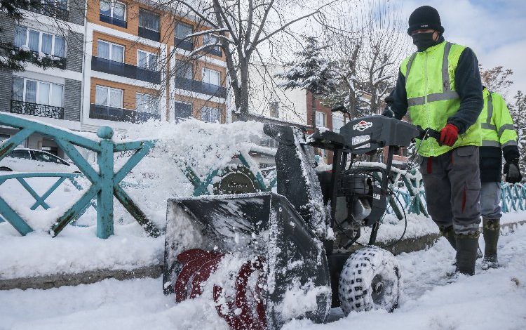 Kütahya’da kar ekibi iş başında Kütahya’da kar ekibi iş başında
