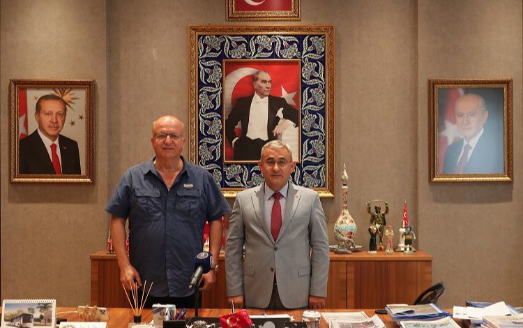 Dünyanın en büyük bayrağı Kütahya’da açıldı