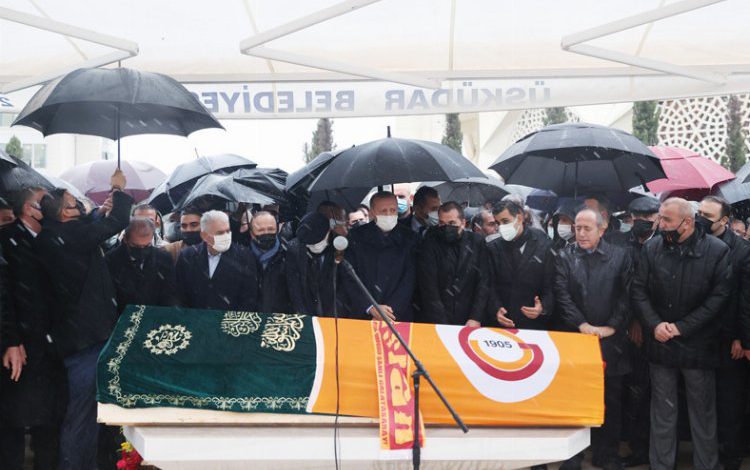 Galatasaray’ın eski başkanı son yolculuğuna uğurlandı Galatasaray’ın eski başkanı son yolculuğuna uğurlandı
