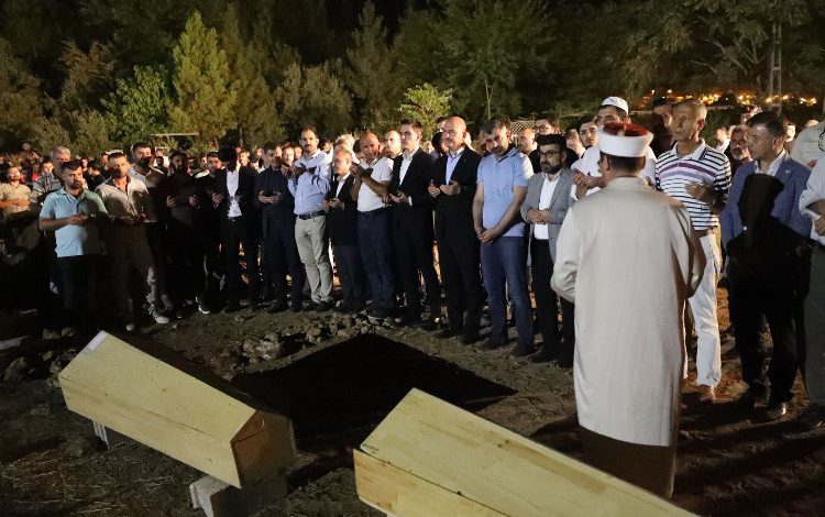 Mardin’de katliam gibi kaza: 20 ölü, 1 şehit, 26 yaralı Mardin’de katliam gibi kaza: 20 ölü, 1 şehit, 26 yaralı