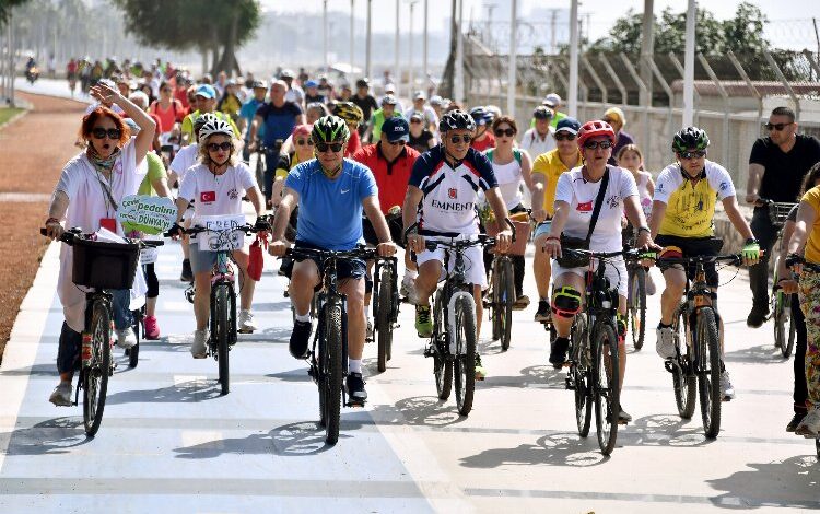 Başkan Seçer, Mersinlilerle birlikte pedal çevirdi