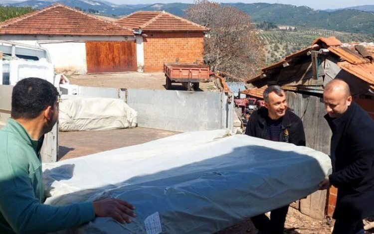 Manisa Büyükşehir, evi yanan aileye umut oldu