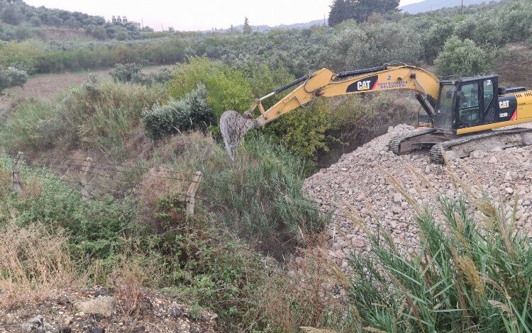 Hatay’da olası taşkınlara karşı temizlik sürüyor Hatay’da olası taşkınlara karşı temizlik sürüyor