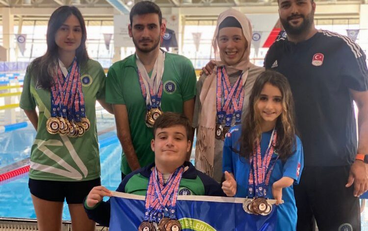 Bursalı yüzücülerden 37 madalya
