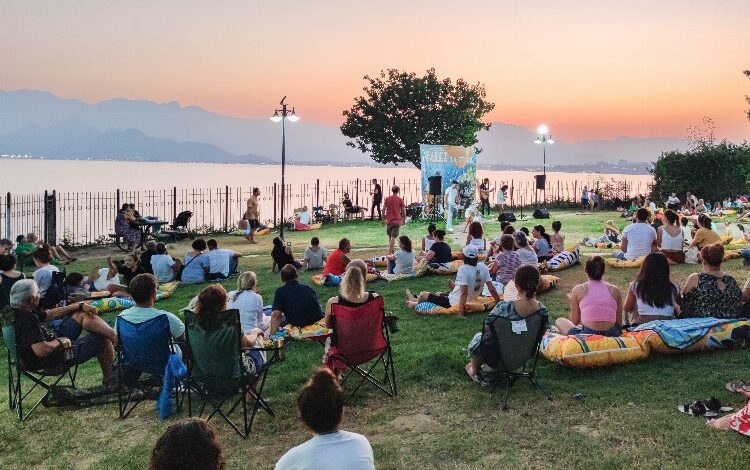 Muratpaşa ‘Falez Dinletileri’yle dinleniyor Muratpaşa ‘Falez Dinletileri’yle dinleniyor