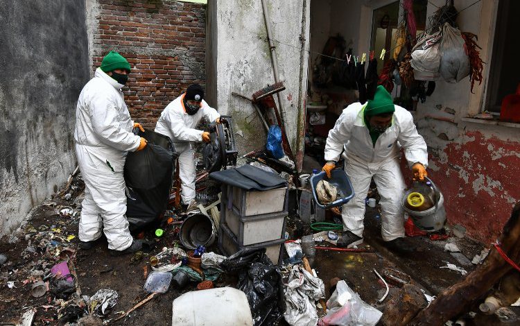 Bursa Osmangazi’de çöp ev! Bursa Osmangazi’de çöp ev!