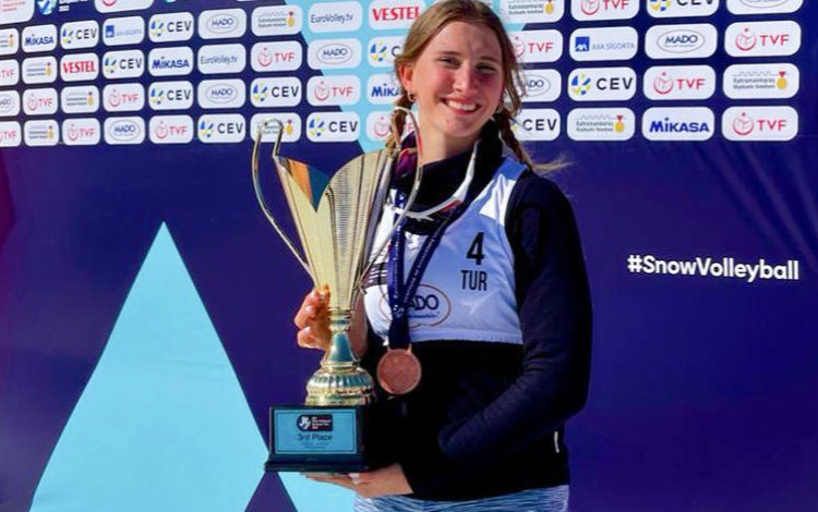 Bursa Nilüferli sporcu Sanem’in kar performansı Bursa Nilüferli sporcu Sanem’in kar performansı