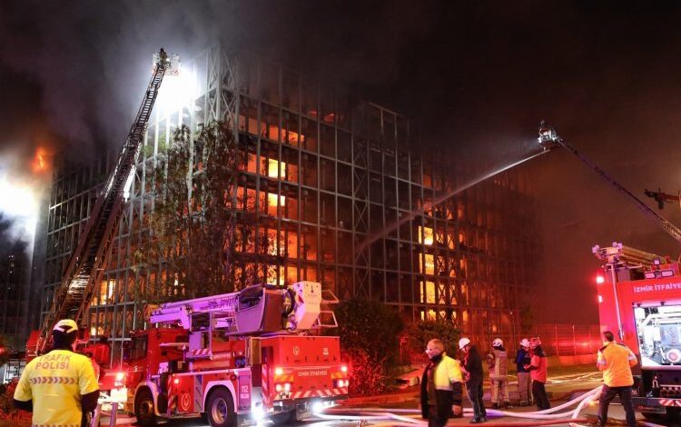 İzmir yangınıyla ilgili flaş açıklama