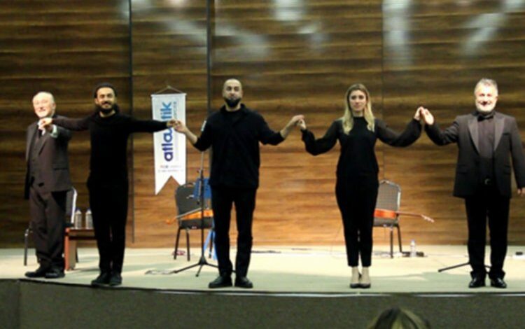 Van’da ünlü oyuncuyu izlemek için akın ettiler Van’da ünlü oyuncuyu izlemek için akın ettiler