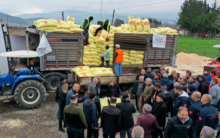 Gaziantep Büyükşehir’den üreticilere gübre desteği