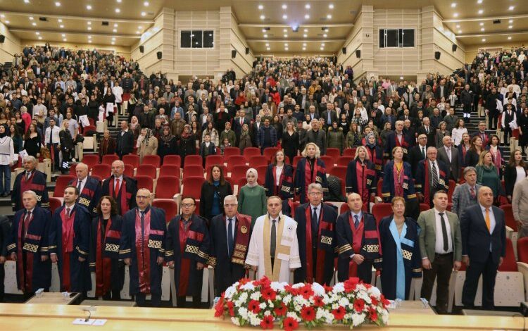 ERÜ’de 375 öğrenci önlük giydi ERÜ’de 375 öğrenci önlük giydi