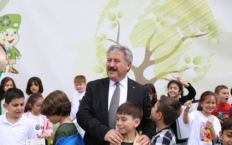 Kayseri Melikgazili çocukların geri dönüşüm mutluluğu Kayseri Melikgazili çocukların geri dönüşüm mutluluğu