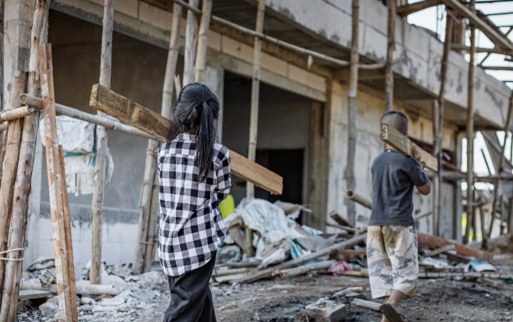 İzmir Barosu: Çocuk işçiliğine karşı acil eylem planı şart İzmir Barosu: Çocuk işçiliğine karşı acil eylem planı şart