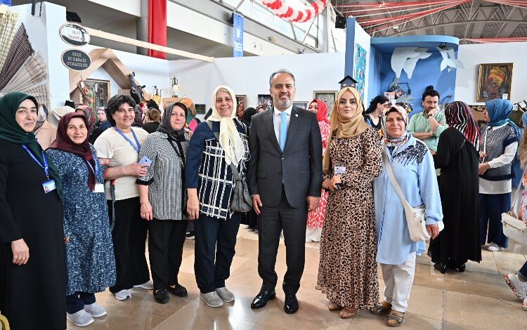 Bursa’da ‘dönüşüm’ temalı el emeği göz nuru sergisi Bursa’da ‘dönüşüm’ temalı el emeği göz nuru sergisi