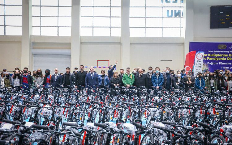 Gaziantep’te büyükşehir ve valilikten bin öğrenciye bisiklet