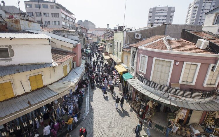 İzmir tarihi Kemeraltı için para arıyor
