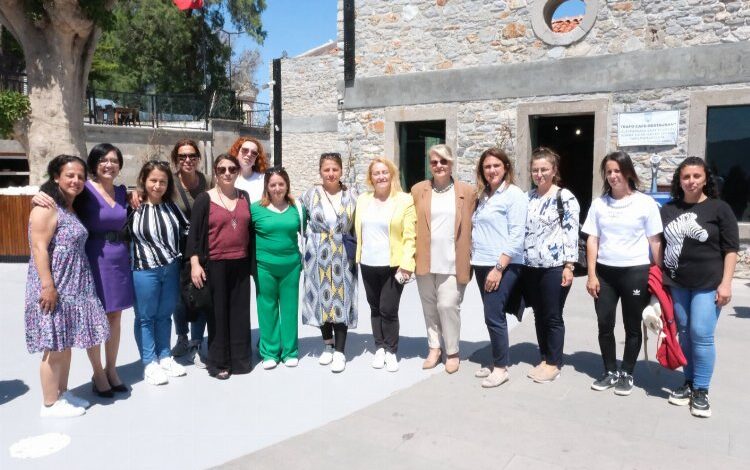 Deprem mağduru 15 kadın Bodrum’da ağırlandı Deprem mağduru 15 kadın Bodrum’da ağırlandı