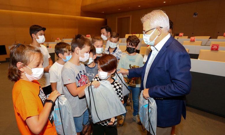 Bursa Nilüfer’de minik kramponların şampiyonluk sevinci