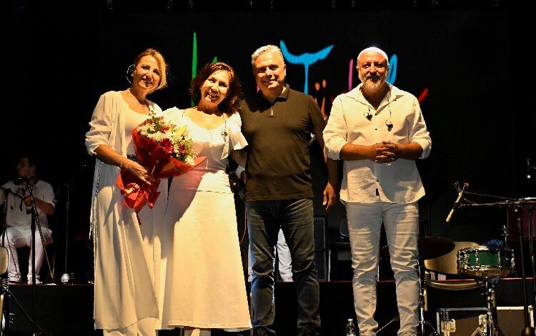 Muratpaşa’da ‘Yöresel Renkler’de Kardeş Türküler gecesi