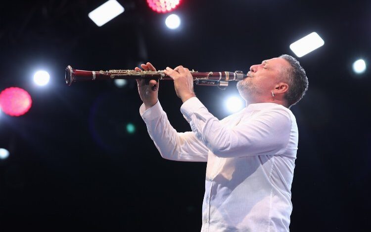 Aliağa’yı klarnetiyle şenlendirdi Aliağa’yı klarnetiyle şenlendirdi