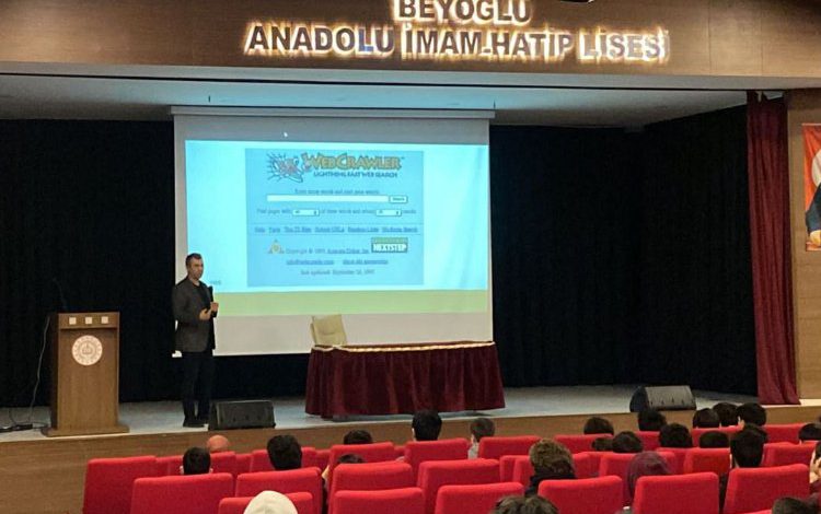 Gençlere ‘dijital çağ’ın deneyimleri aktarıldı Gençlere ‘dijital çağ’ın deneyimleri aktarıldı