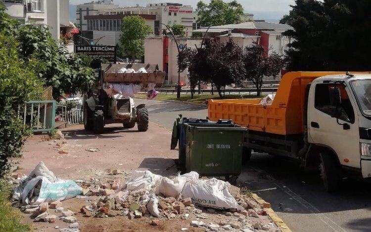 İki günde 2 bin tondan fazla çöp toplandı