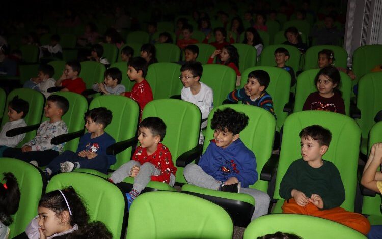 Nevşehir Şehir Tiyatrosu ‘Pinokyo’ ile sahnede Nevşehir Şehir Tiyatrosu ‘Pinokyo’ ile sahnede