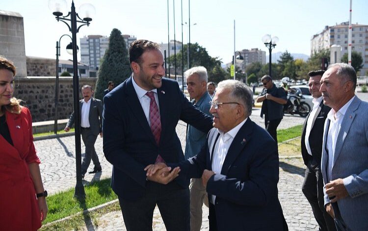 Kayseri protokolünden Yeşilay’a ziyaret